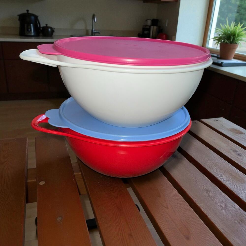 Tupperware Thatsa Bowl 12 Cup 1.4L Set of 2 Red White Mixing Storage 2677-B USA